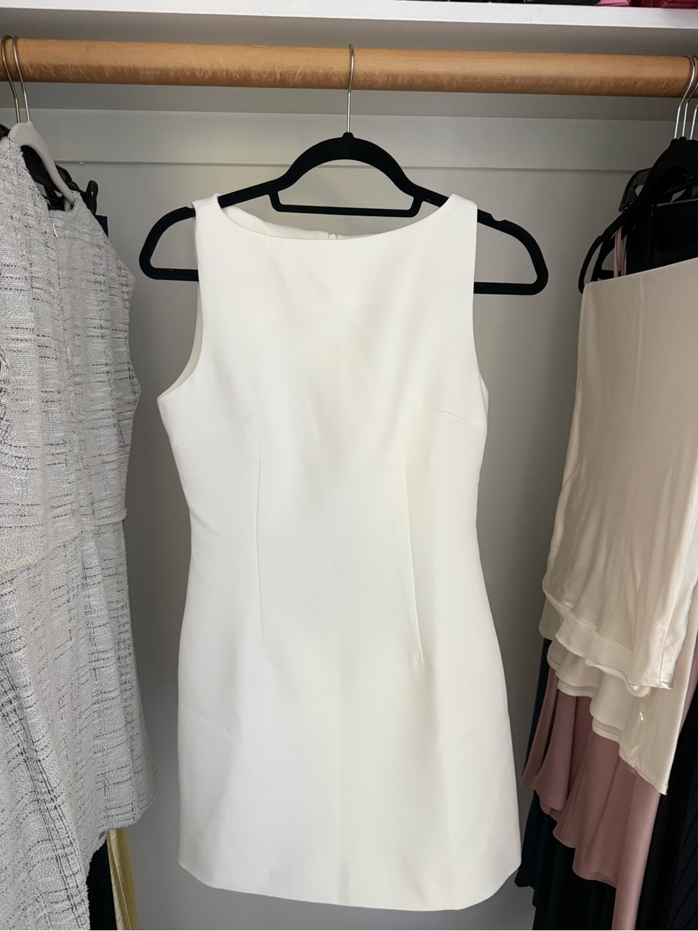 Commense White Sleeveless Mini Sheath Dress